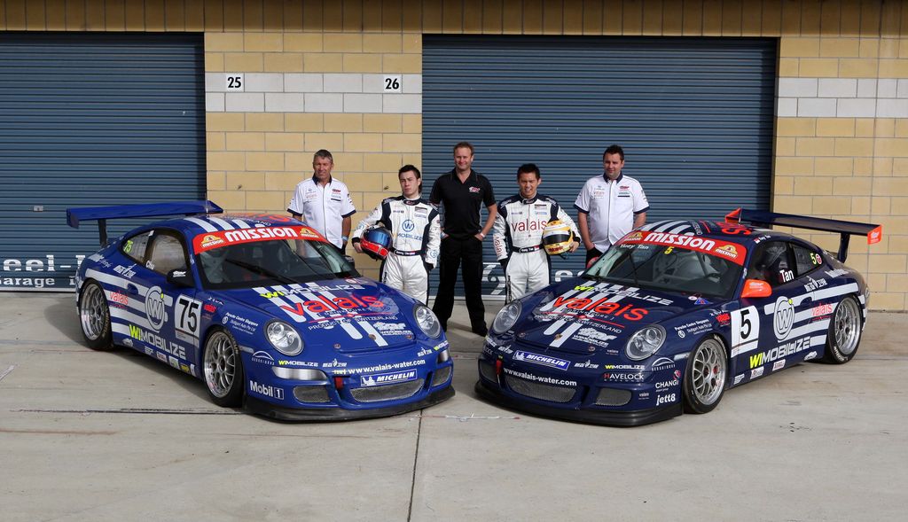 McElrea Racing drivers and crew at Symmons Plains Raceway 2019